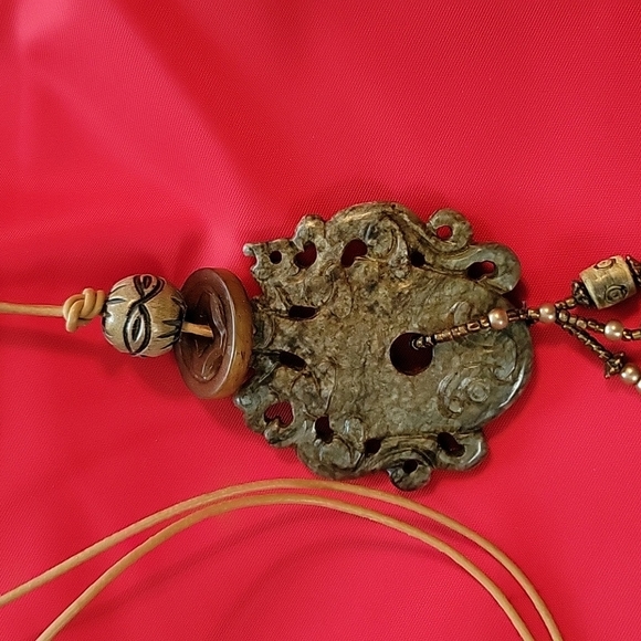 VINTAGE ASIAN Bohemian carved Jade look Good Luck Necklace 6" pendant - Picture 3 of 6